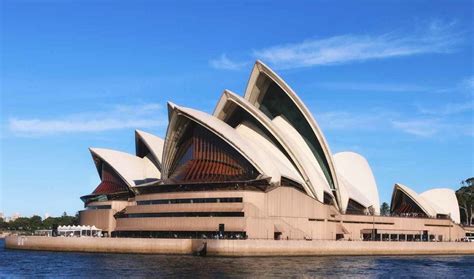 capital of austraila|famous landmark in australia.